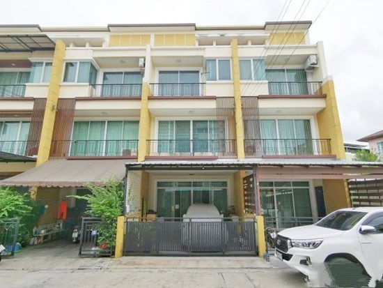 ปรัชญา อินทาวน์ ลาดพร้าว 101 [Pradya in Town Ladphrao 101]