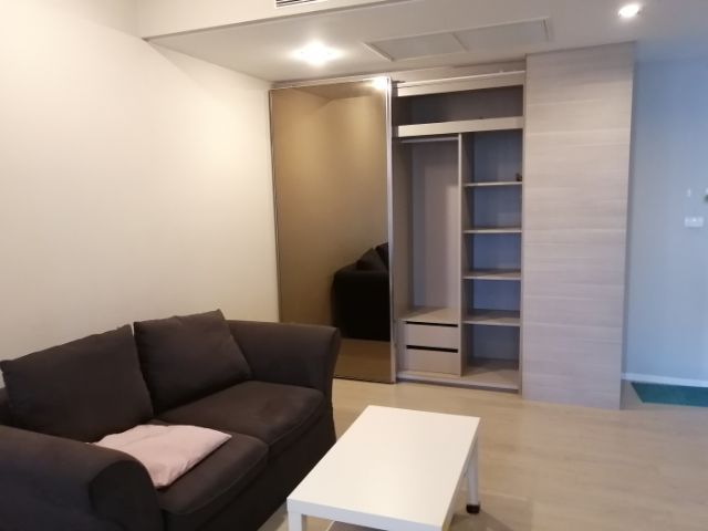 เดอะรูม สุขุมวิท 21 [The Room Sukhumvit 21]