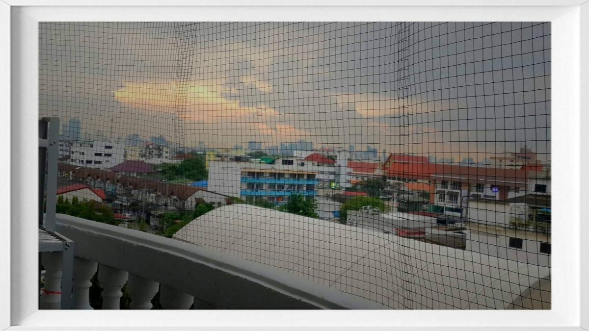 ปาล์มมี่ เพลส คอนโดมิเนียม [Palmy Place Condominium]