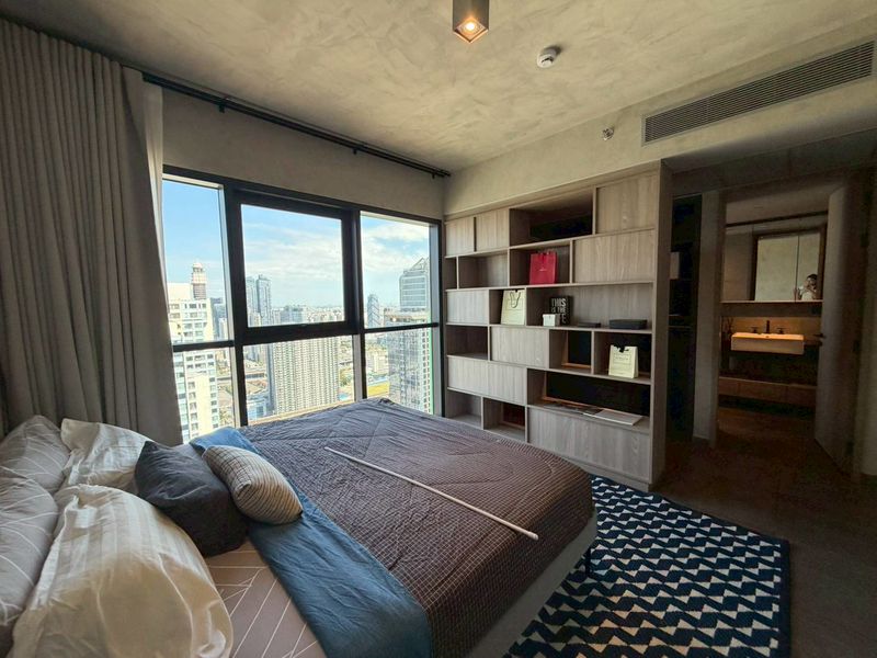 เดอะ ลอฟท์ อโศก [The Lofts Asoke]