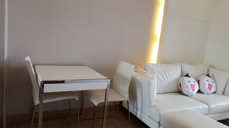 เออร์บาโน่ แอบโซลูท สาทร-ตากสิน [Urbano Absolute Sathon-Taksin]