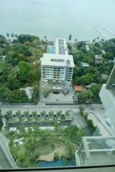 เดอะ ริเวียร่า วงศ์อมาตย์ บีช [The Riviera Wong Amat Beach]