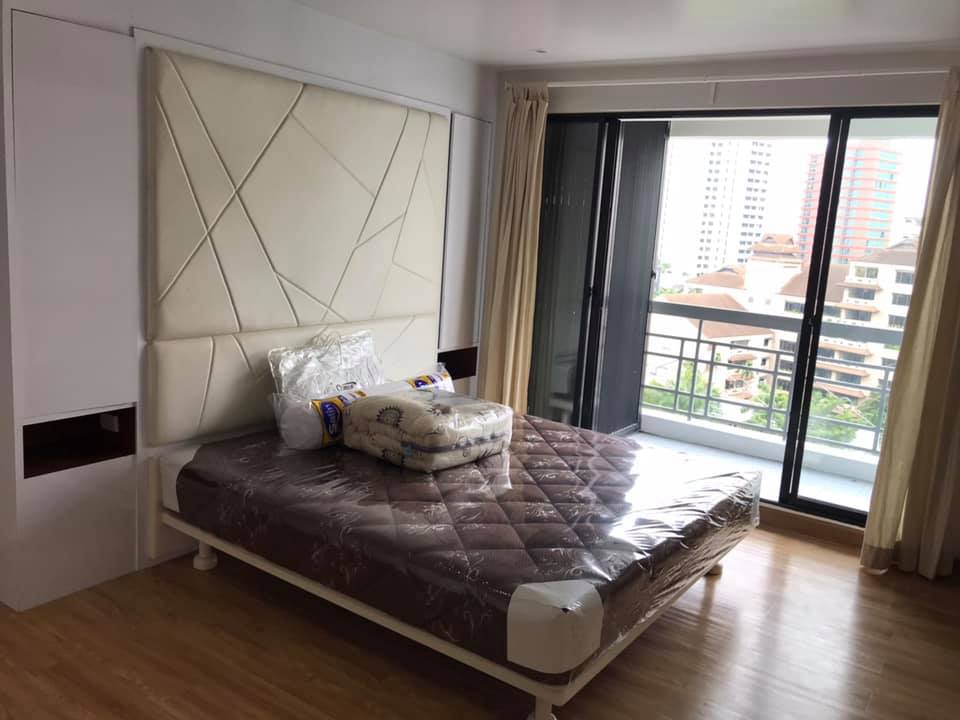 รอยัล คาสเซอร์ สุขุมวิท 39 [Royal Castle Sukhumvit 39]