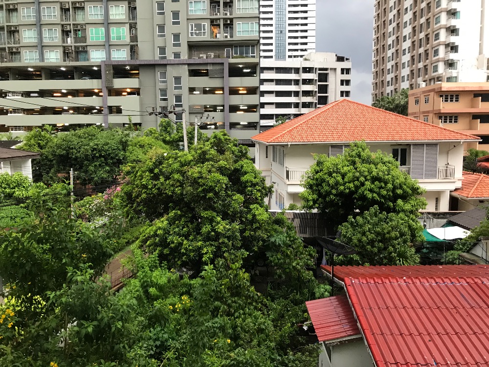 ทัวร์มาลีน ไลท์ สาทร-ตากสิน [TOURMALINE LITE SATHORN – TAKSIN]