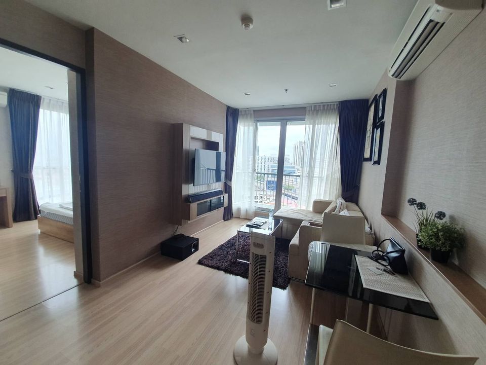 ริทึ่ม สาทร [Rhythm Sathorn]