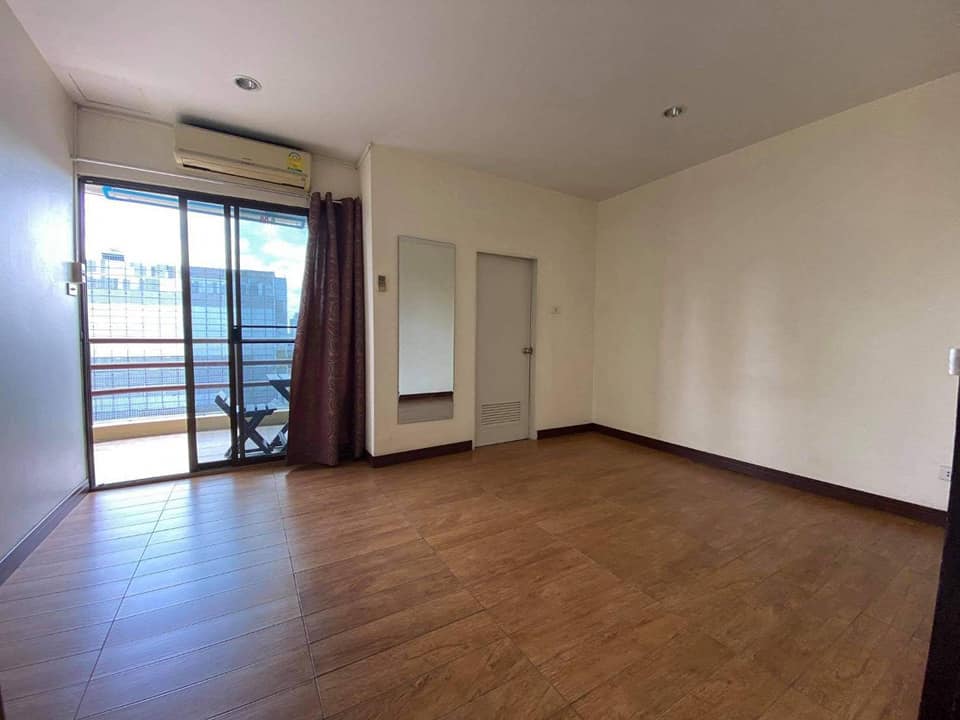 เดอะ ลิฟวิ่ง ทาวเวอร์ สุขุมวิท 64/1 [The Living Tower Sukhumvit 64/1]