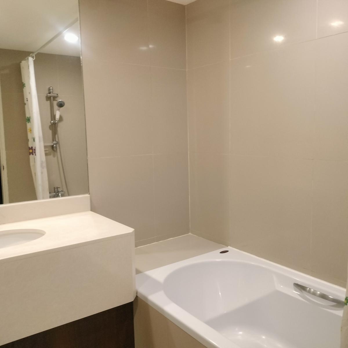เดอะ เทรนดี้ คอนโดมิเนียม [The Trendy Condominium]