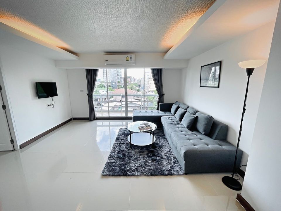 เดอะ วอเตอร์ฟอร์ด สุขุมวิท 50 [The Waterford Sukhumvit 50]