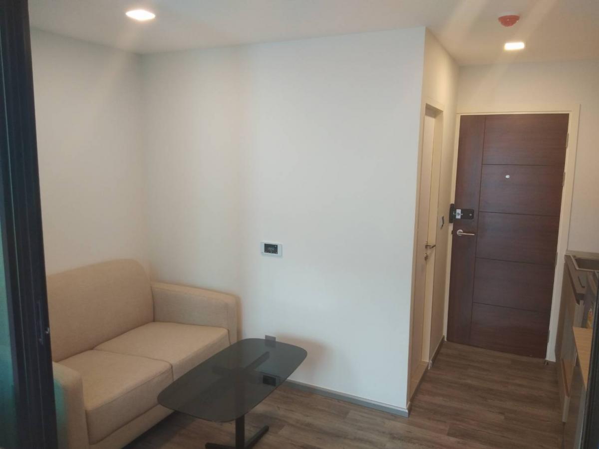 Brown Condo phaholyothin 67