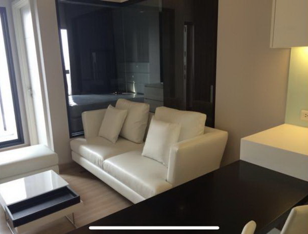 เออร์บาโน่ แอบโซลูท สาทร-ตากสิน [Urbano Absolute Sathon-Taksin]