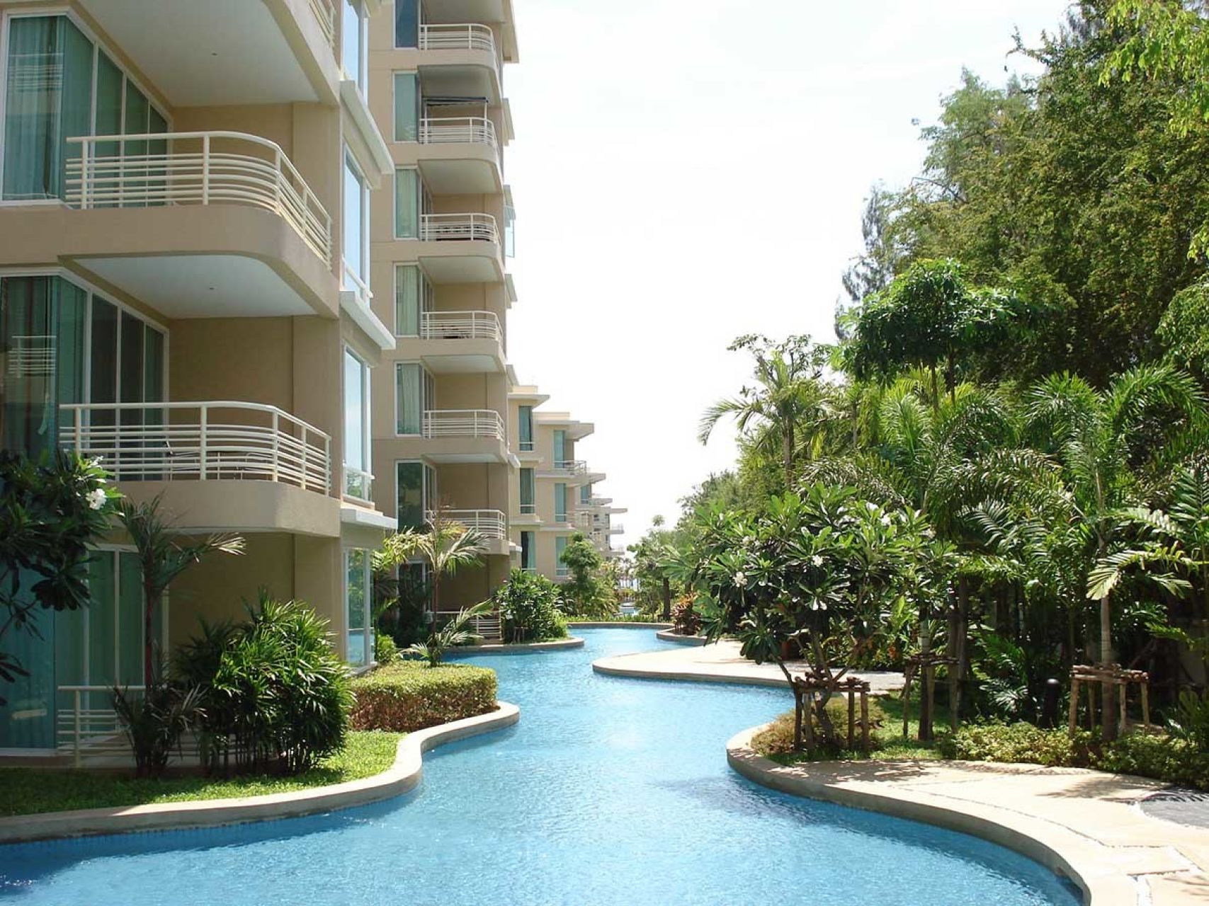 บ้าน แสนเพลิน [Baan Sanploen]