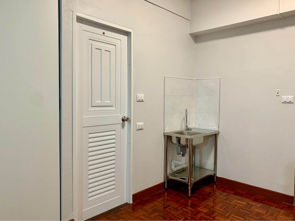 ดับบลิว.พี. เซ็นทรัล คอนโดมิเนียม [W.P. Central Condominium]