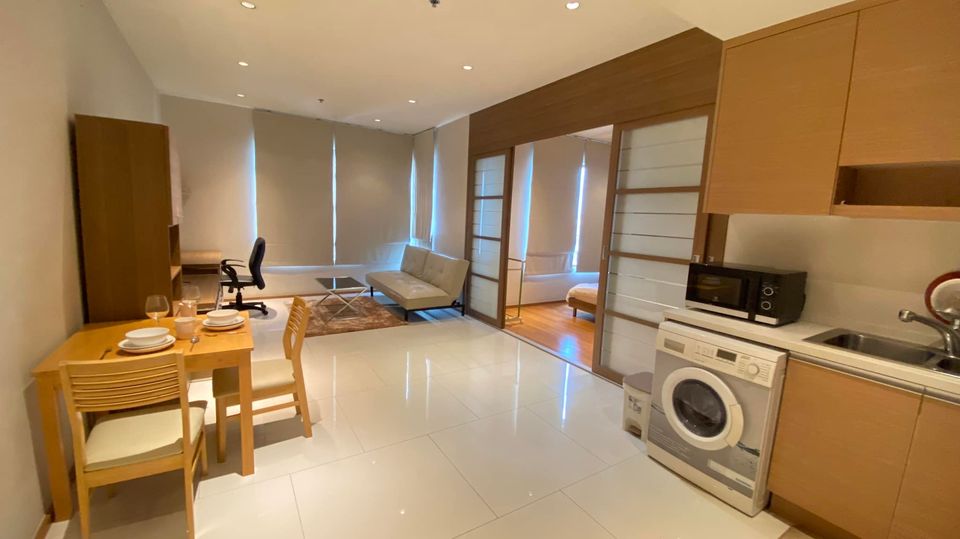 ดิ เอ็มโพริโอ เพลส [The Emporio Place]