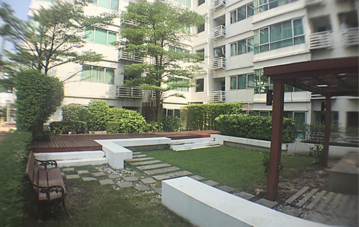 วัน ลาดพร้าว 18 [One Ladprao 18]