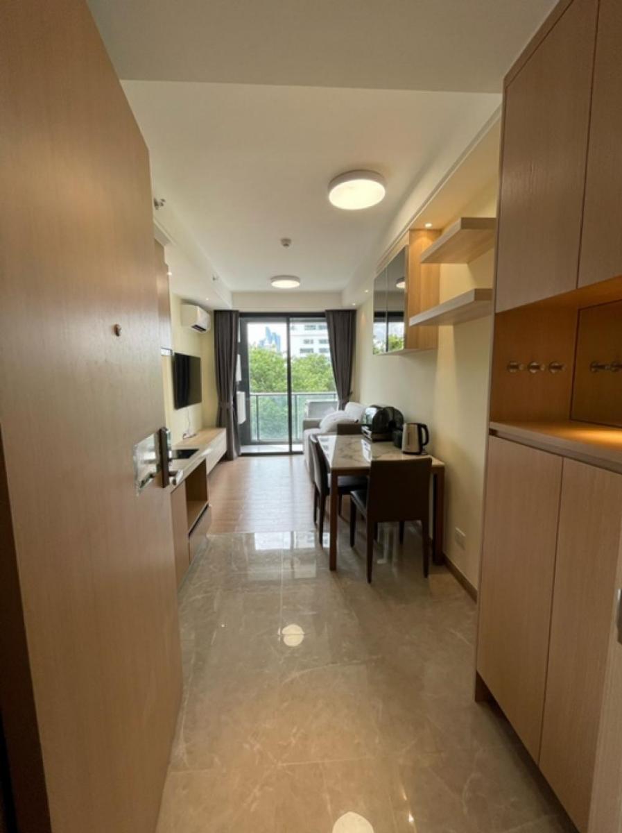 รีเกิล คอนโด [Regal Condo]