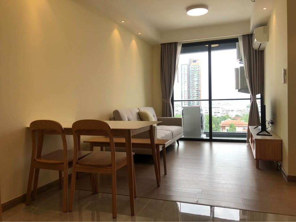 รีเกิล คอนโด [Regal Condo]