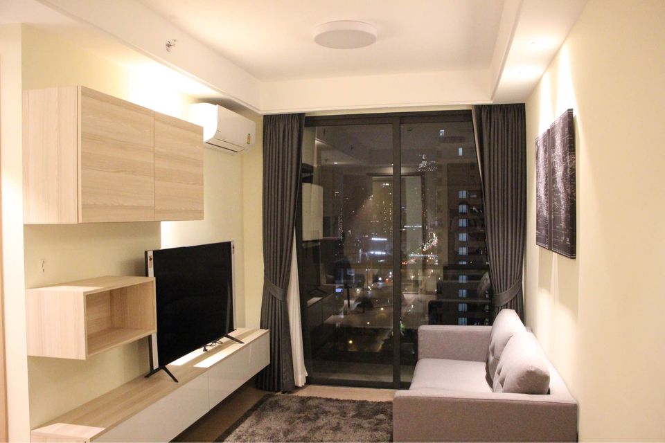 รีเกิล คอนโด [Regal Condo]