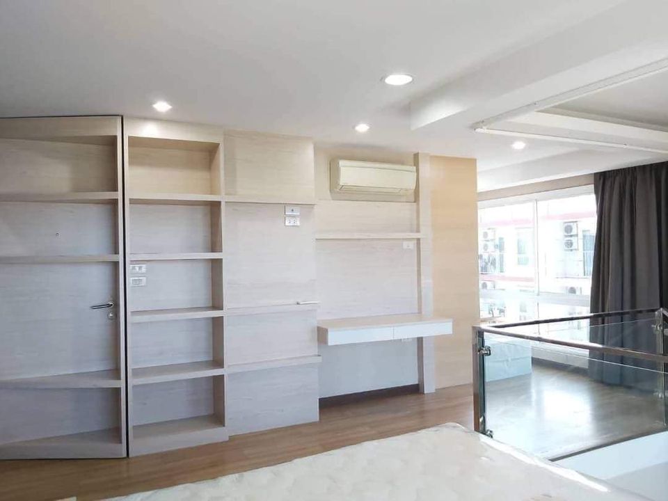 เดอะ กัมพ์ คอนโดมิเนียม [The Kump condominium]