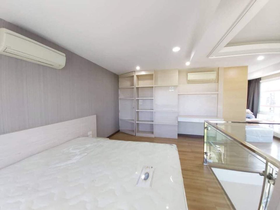 เดอะ กัมพ์ คอนโดมิเนียม [The Kump condominium]