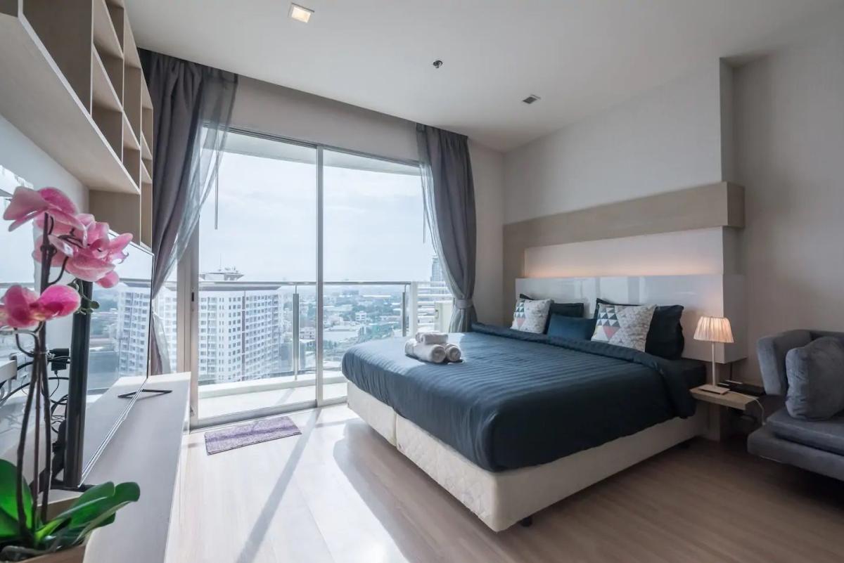 สกาย วอล์ค คอนโดมิเนียม [Sky Walk Condominium]