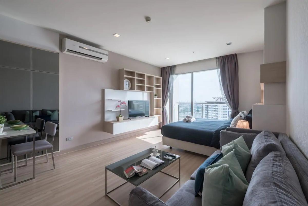 สกาย วอล์ค คอนโดมิเนียม [Sky Walk Condominium]