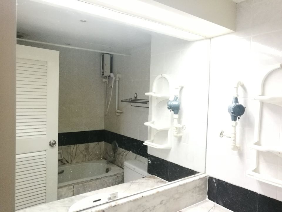 เดอะ แกรนด์ คอนโด [The Grand Condo]