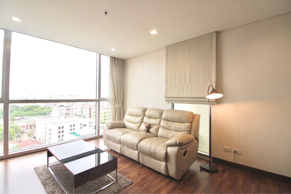 เลอ ลักซ์ คอนโดมิเนียม [LE LUK CONDOMINIUM]