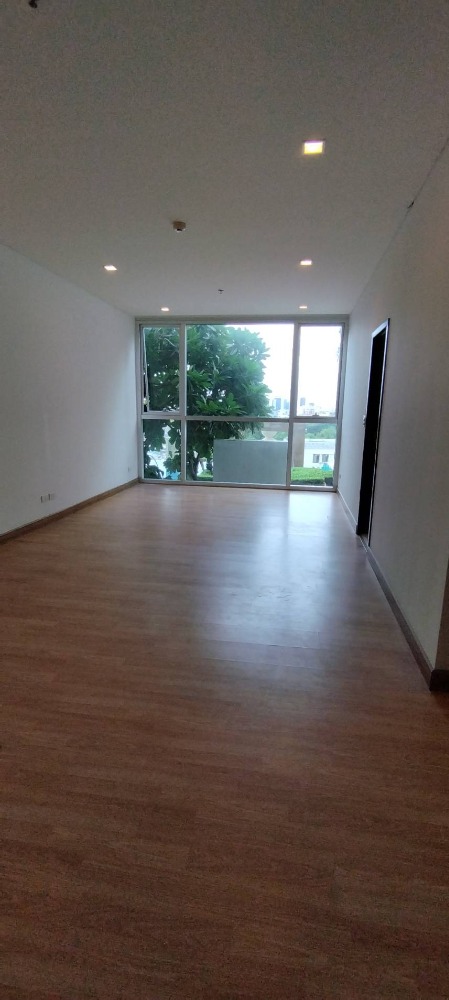 เลอ ลักซ์ คอนโดมิเนียม [LE LUK CONDOMINIUM]