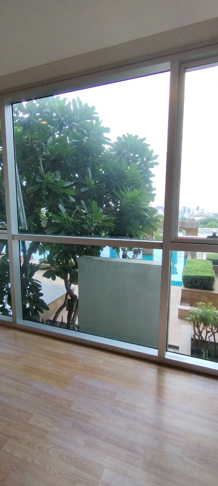 เลอ ลักซ์ คอนโดมิเนียม [LE LUK CONDOMINIUM]