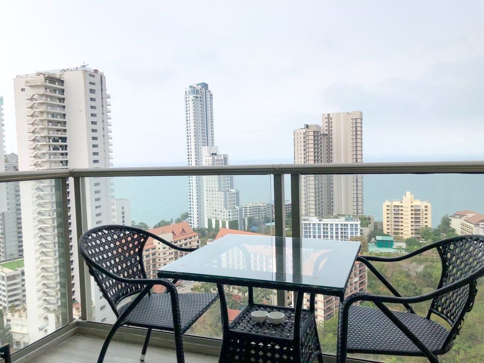 เดอะ ริเวียร่า วงศ์อมาตย์ บีช [The Riviera Wong Amat Beach]
