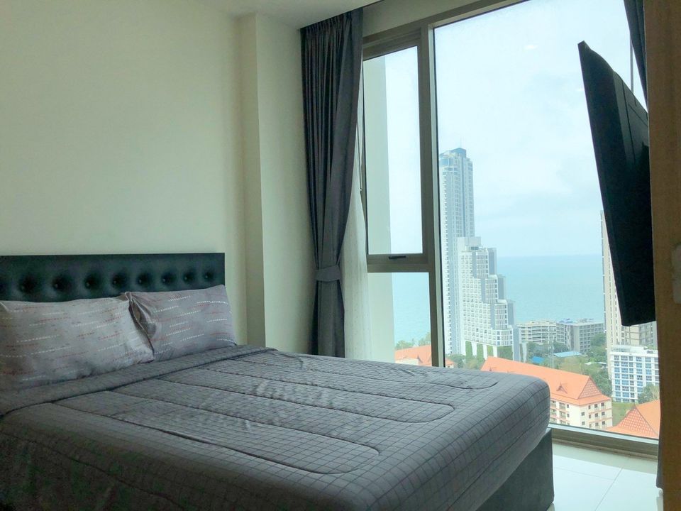เดอะ ริเวียร่า วงศ์อมาตย์ บีช [The Riviera Wong Amat Beach]