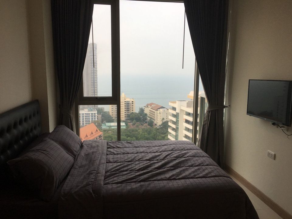 เดอะ ริเวียร่า วงศ์อมาตย์ บีช [The Riviera Wong Amat Beach]