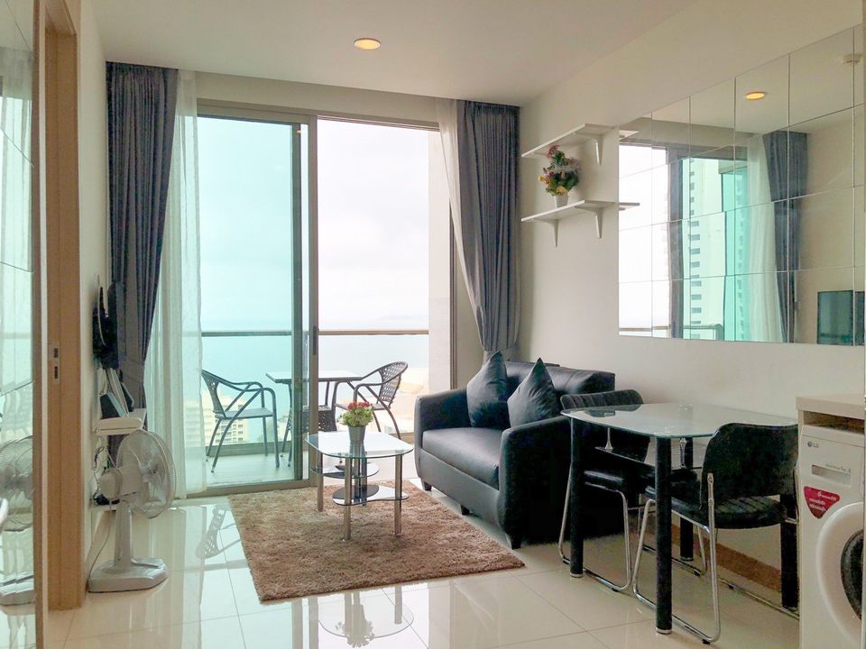 เดอะ ริเวียร่า วงศ์อมาตย์ บีช [The Riviera Wong Amat Beach]