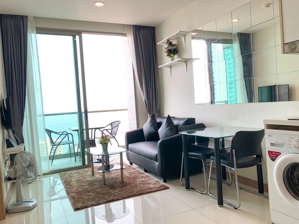 เดอะ ริเวียร่า วงศ์อมาตย์ บีช [The Riviera Wong Amat Beach]