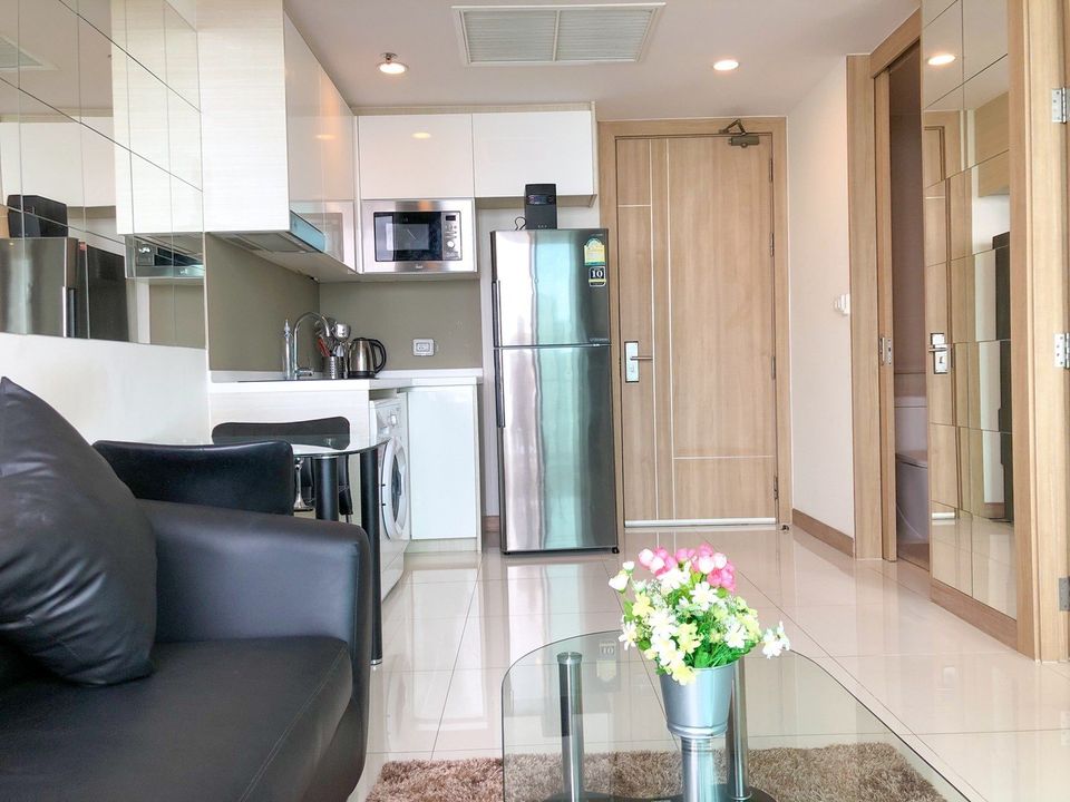 เดอะ ริเวียร่า วงศ์อมาตย์ บีช [The Riviera Wong Amat Beach]