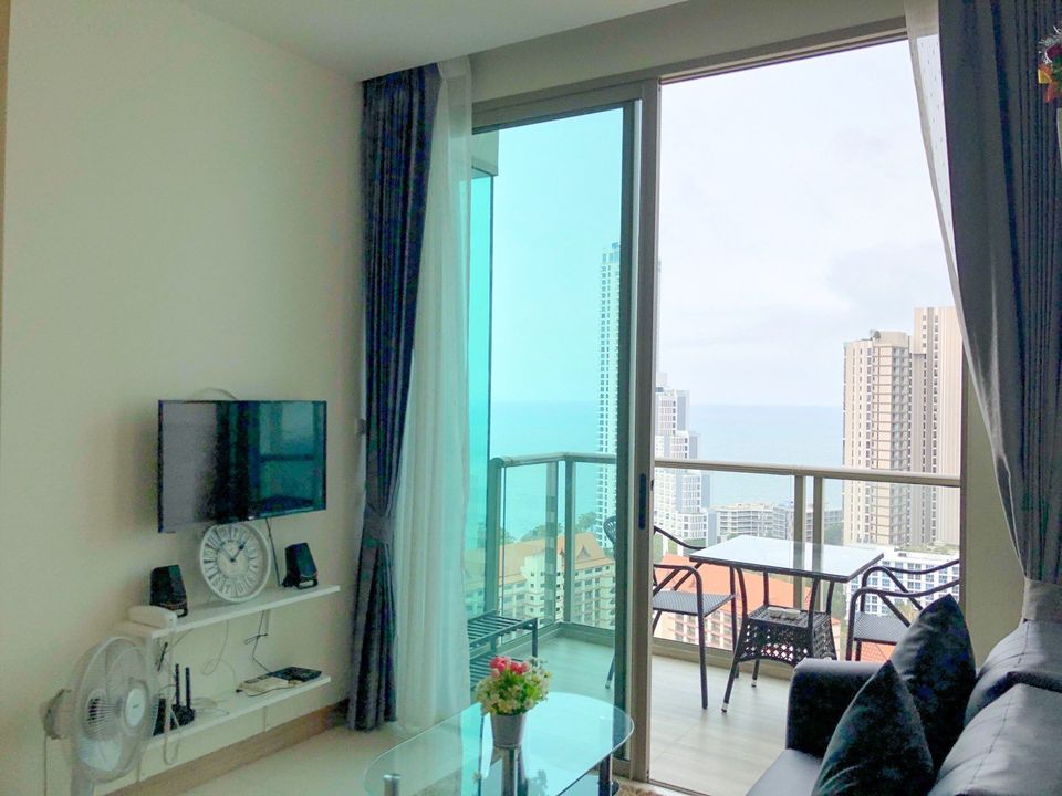 เดอะ ริเวียร่า วงศ์อมาตย์ บีช [The Riviera Wong Amat Beach]