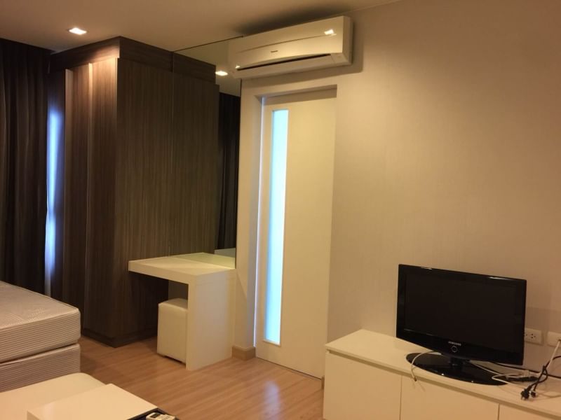 เออร์บาโน่ แอบโซลูท สาทร-ตากสิน [Urbano Absolute Sathon-Taksin]
