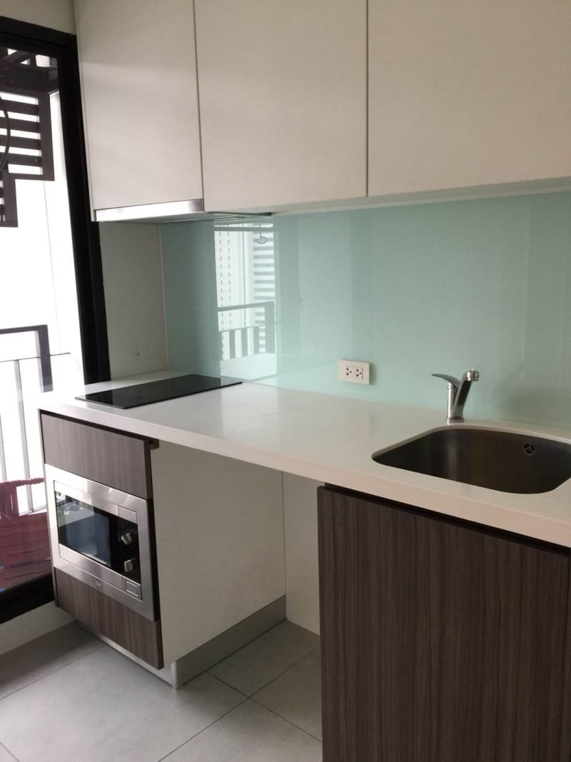 เออร์บาโน่ แอบโซลูท สาทร-ตากสิน [Urbano Absolute Sathon-Taksin]