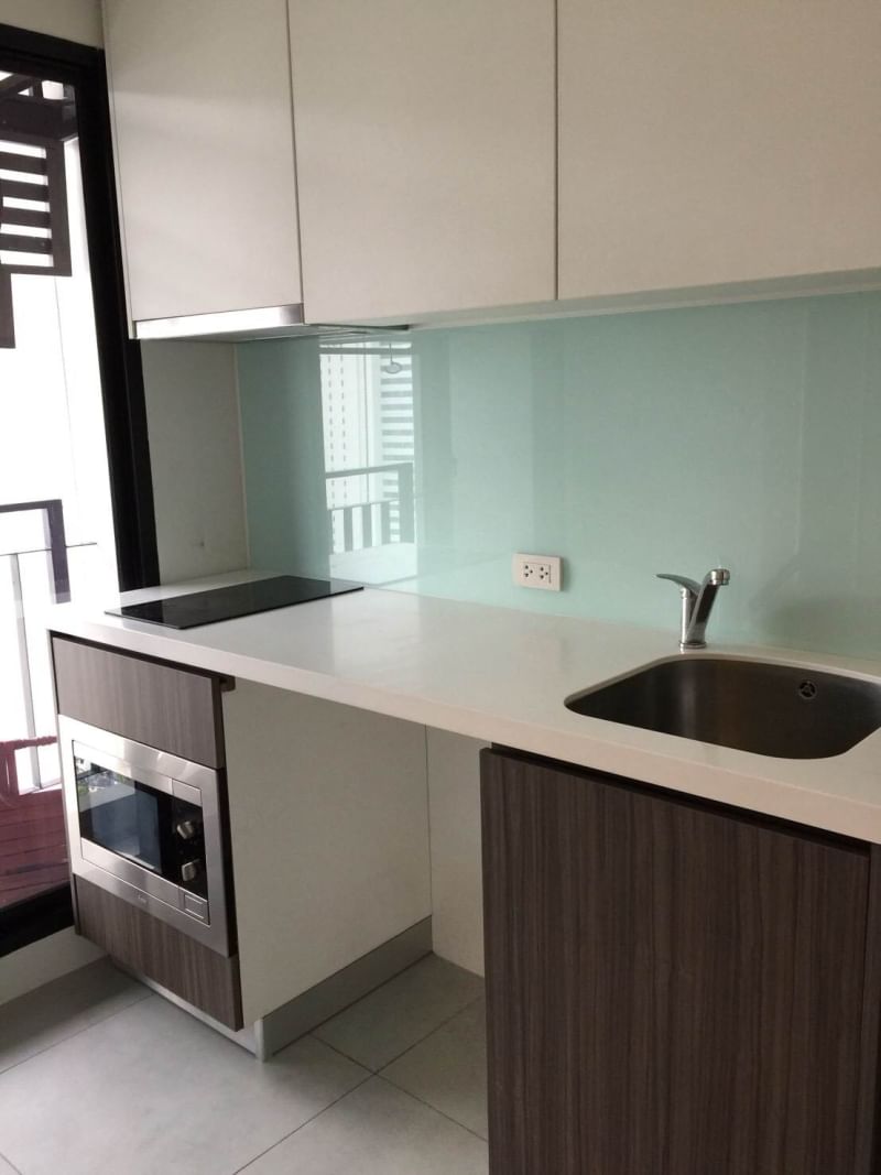เออร์บาโน่ แอบโซลูท สาทร-ตากสิน [Urbano Absolute Sathon-Taksin]