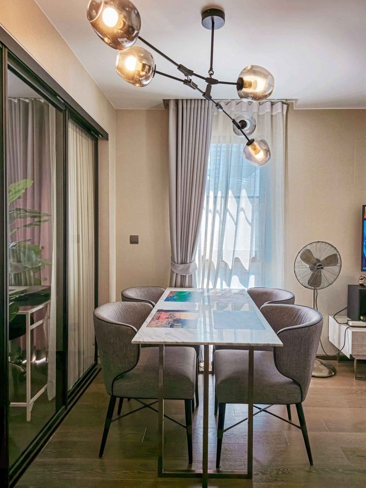 ณ วรา เรสซิเดนซ์ [Na Vara Residence]