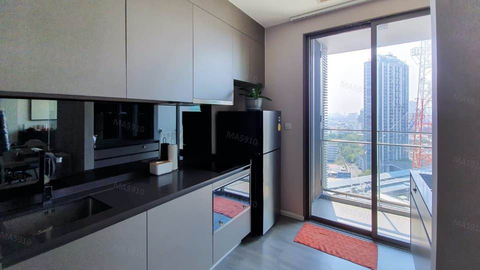 เดอะรูม สุขุมวิท 69 [The Room Sukhumvit 69]