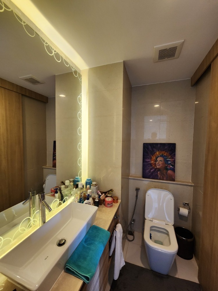 เดอะ ริเวียร่า วงศ์อมาตย์ บีช [The Riviera Wong Amat Beach]