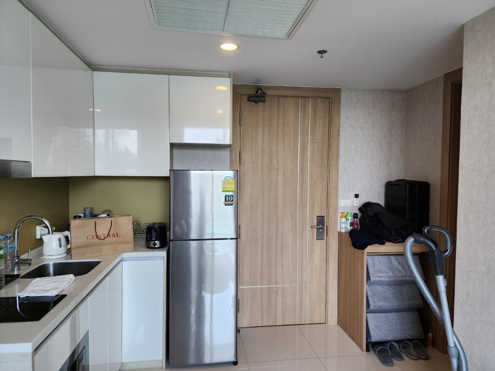 เดอะ ริเวียร่า วงศ์อมาตย์ บีช [The Riviera Wong Amat Beach]