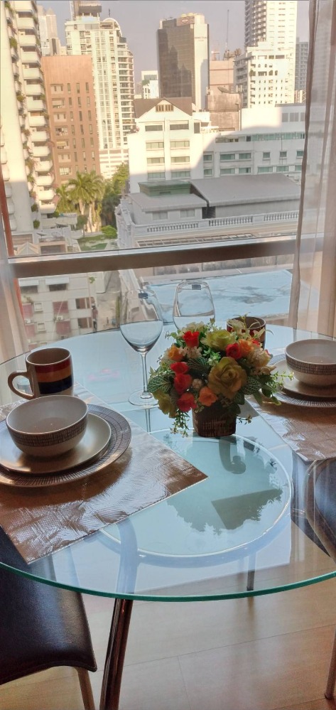 เดอะ เทรนดี้ คอนโดมิเนียม [The Trendy Condominium]
