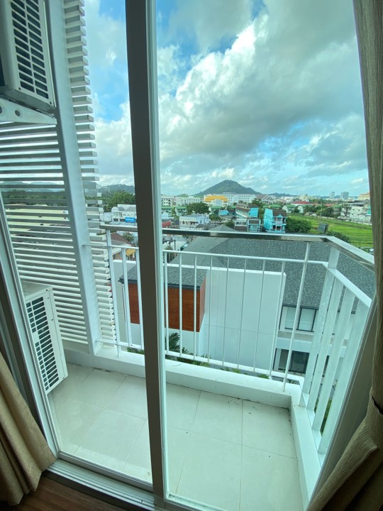 เดอะ ไลต์ สวนหลวง คอนโดมิเนียม [The Light Suanluang Condominium]