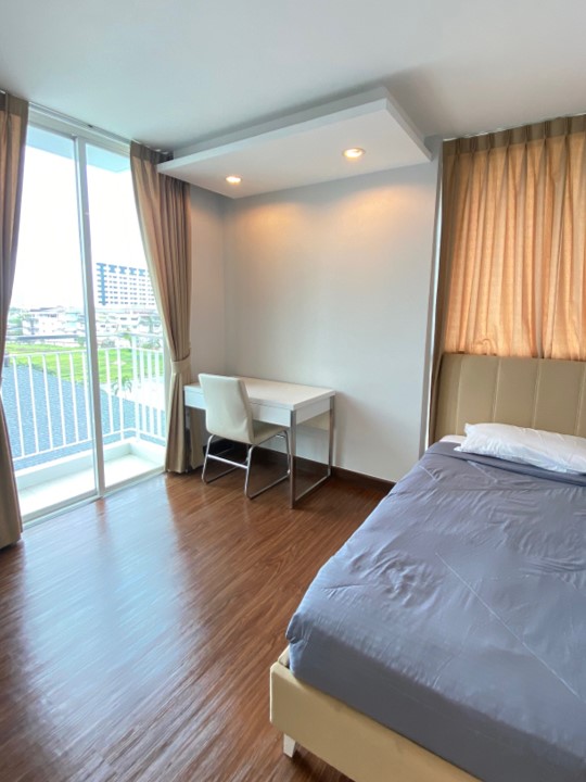 เดอะ ไลต์ สวนหลวง คอนโดมิเนียม [The Light Suanluang Condominium]
