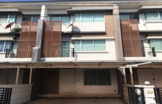ทาวน์พลัส อ่อนนุช [Town Plus On Nut]