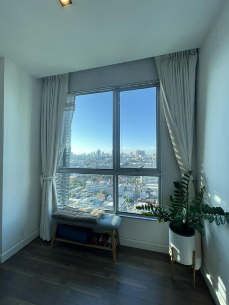 เดอะรูม สาทร-ตากสิน [The Room Sathorn-Taksin]
