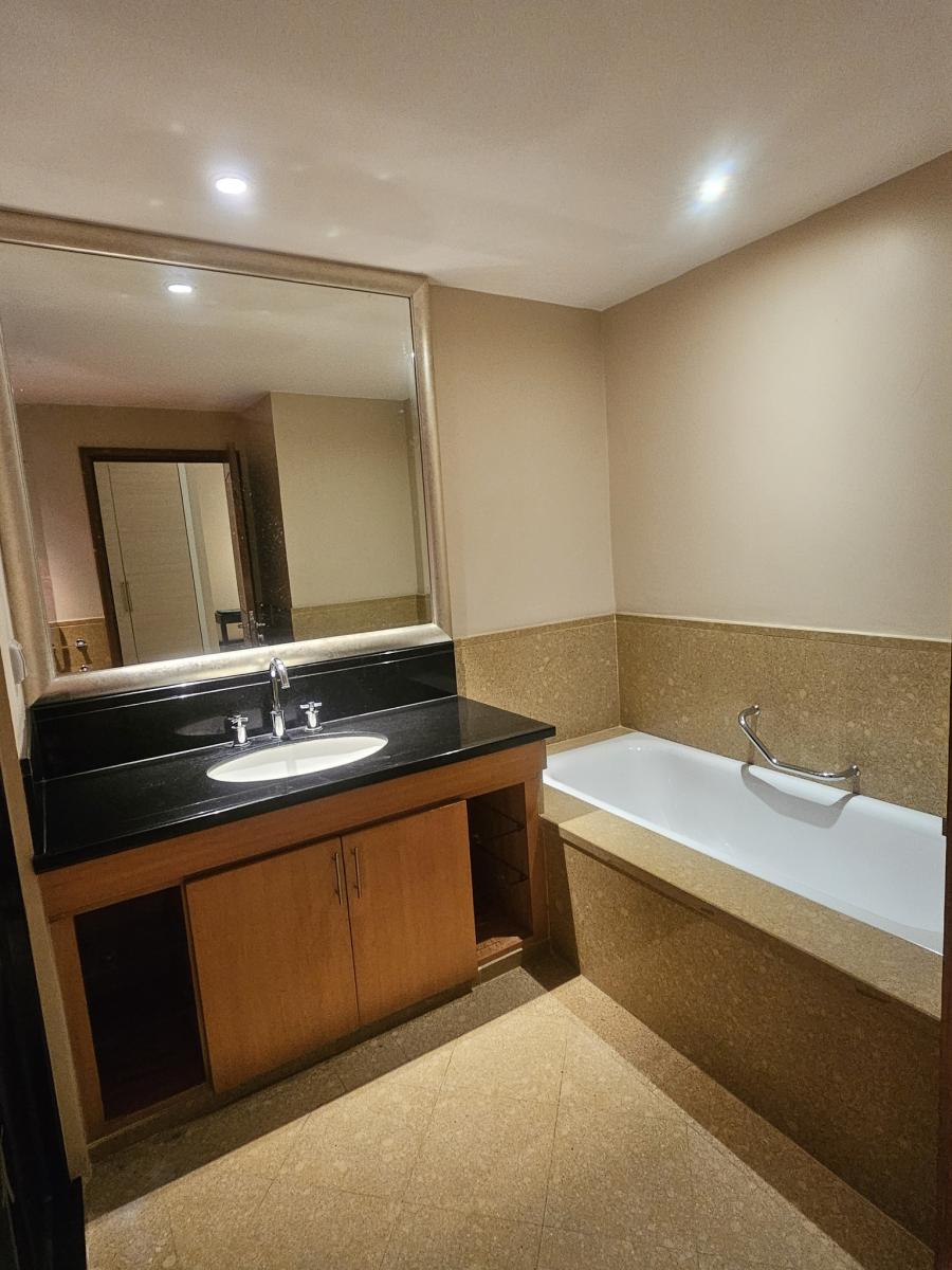 สกาย วิลลา สาทร คอนโดมิเนียม [Sky Villas Sathorn]