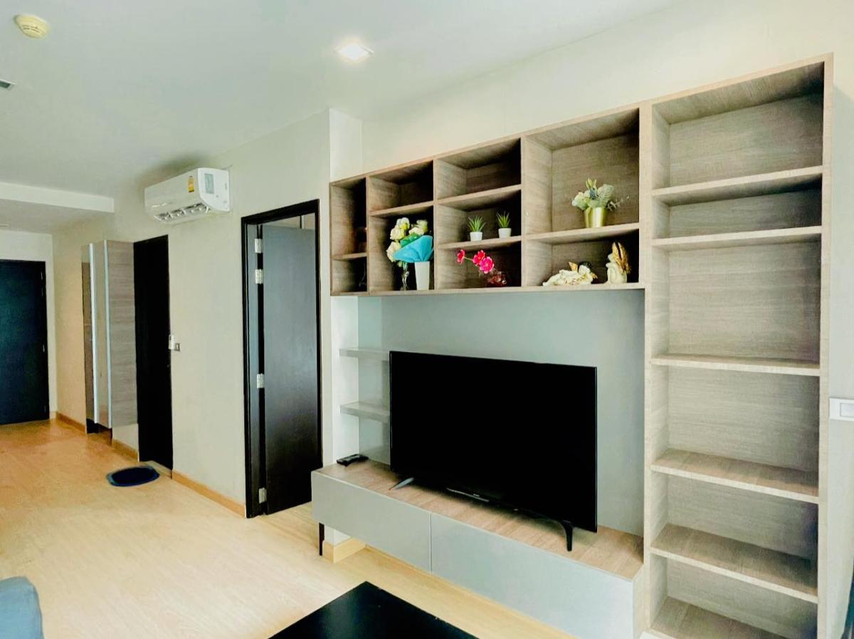 สกาย วอล์ค คอนโดมิเนียม [Sky Walk Condominium]